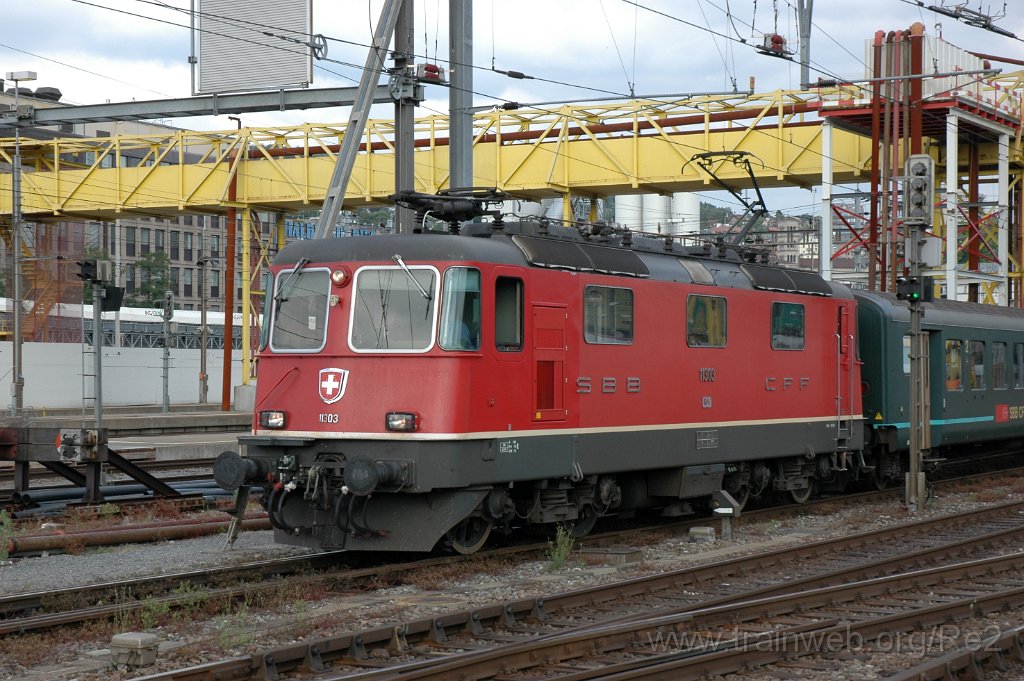 2134-0001-100611.jpg - SBB-CFF Re 4/4'' 11303 / Zürich HB 10.6.2011