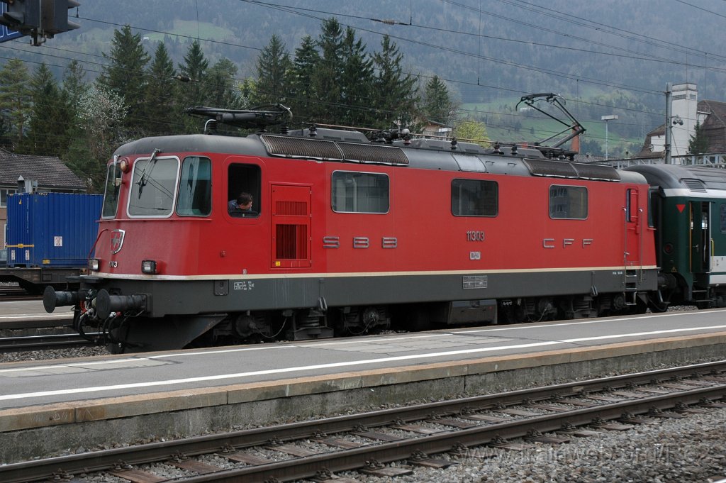 2776-0010-260413.jpg - SBB-CFF Re 4/4'' 11303 / Arth-Goldau 26.4.2013