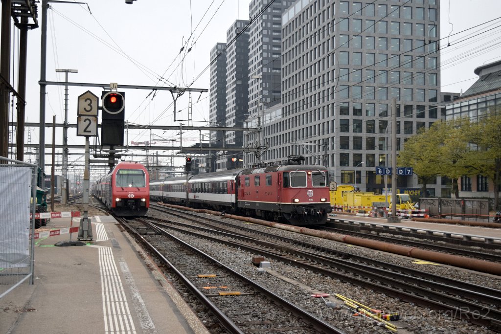 5187-0027-051118.jpg - SBB-CFF Re 450.019-5 ''Stäfa'' (Re 91 85 4 450 019-5 CH-SBB) + SBB-CFF Re 4/4'' 11303 (Re 420.303-0)  (Re 91 85 4 420 303-0 CH-SBB) / Zürich-Altstetten 5.11.2018