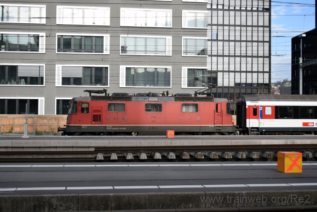 5809-0026-181219.jpg - SBB-CFF Re 4/4'' 11303 (Re 420.303-0)  (Re 91 85 4 420 303-0 CH-SBB) / Zürich-Altstetten 18.12.2019