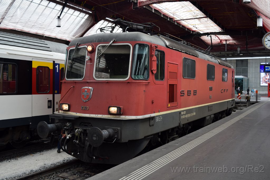 7368-0033-280421.jpg - SBB-CFF Re 4/4'' 11303 (Re 420.303-0)  (Re 91 85 4 420 303-0 CH-SBB) / Zürich HB 28.4.2021