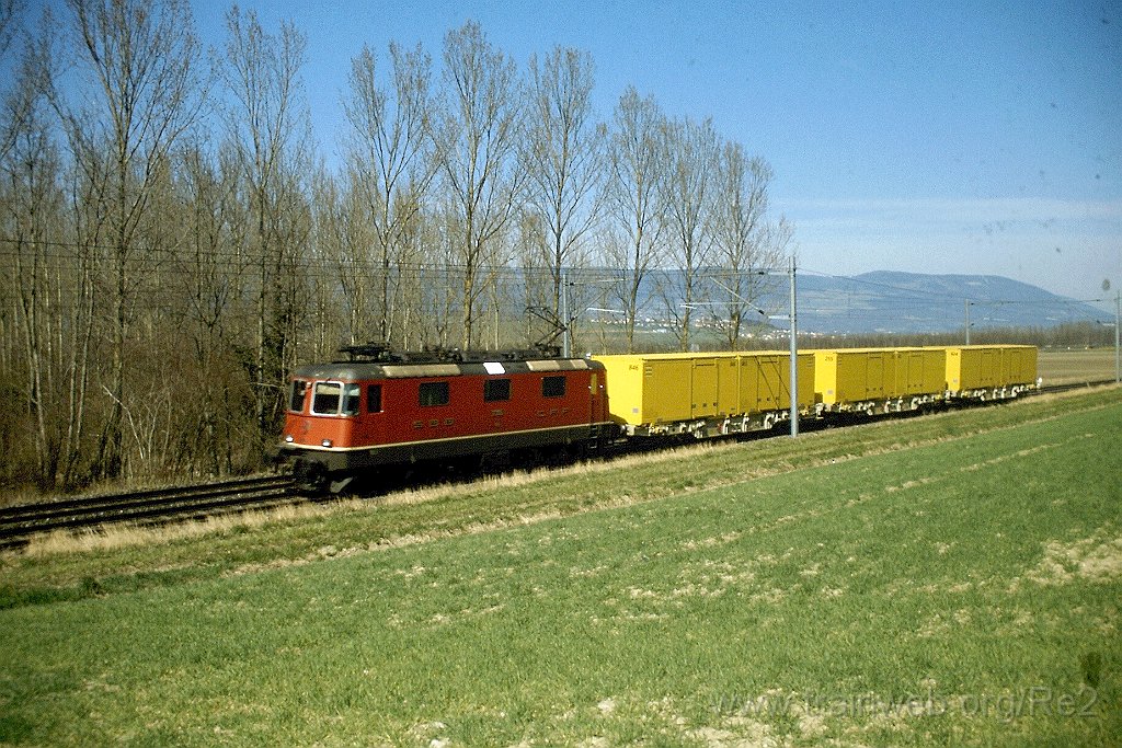 0798-0032.jpg - SBB-CFF Re 4/4'' 11305 / Essert-Pittet 20.3.2000