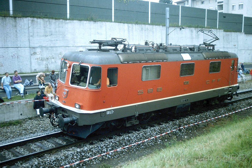 0673-0010.jpg - SBB-CFF Re 4/4'' 11306 / Lausanne-Triage (Boucle de Lonay) 24.6.1997