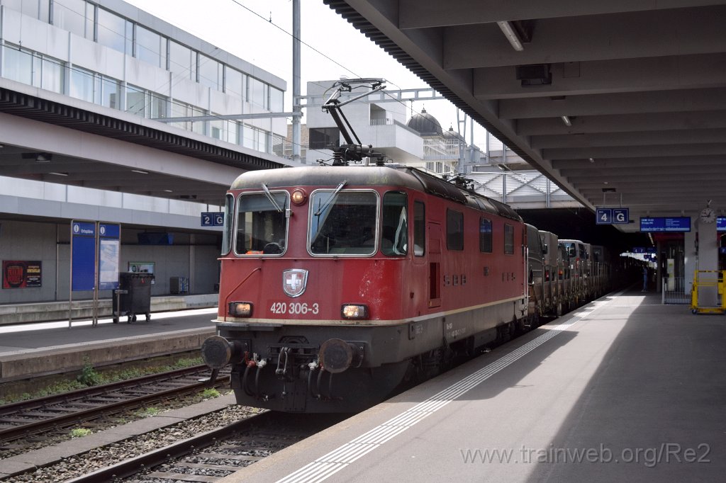 9652-0033-140425.jpg - SBBC Re 4/4'' 11306 (Re 420.306-3)  (Re 91 85 4 420 306-3 CH-SBBC) / Winterthur 14.4.2025