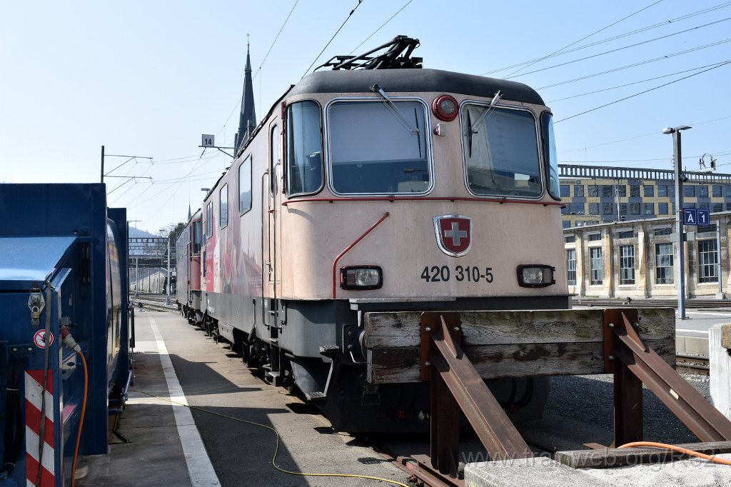 7329-0026-020421.jpg - SBBC Re 420.310-5 ''Francoforte a prezzo eco'' (Re 91 85 4 420 310-5 CH-SBBC) + SBBC Re 420.253-7 (Re 91 85 4 420 253-7 CH-SBBC) / St.Gallen HB 2.4.2021