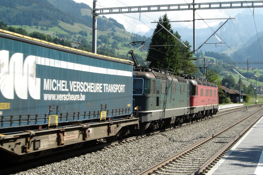 3652-0018-210815.jpg - Re 6/6 11682 "Pfäffikon SZ" + Re 4/4" 11330 / Mülenen 21.8.2015
