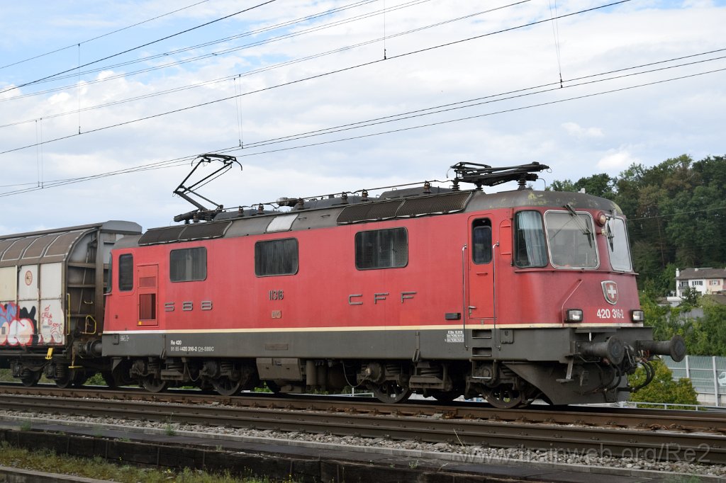 8216-0012-140922.jpg - SBBC Re 4/4'' 11316 (Re 420.316-2)  (Re 91 85 4 420 316-2 CH-SBBC) / Killwangen-Spreitenbach 14.9.2022