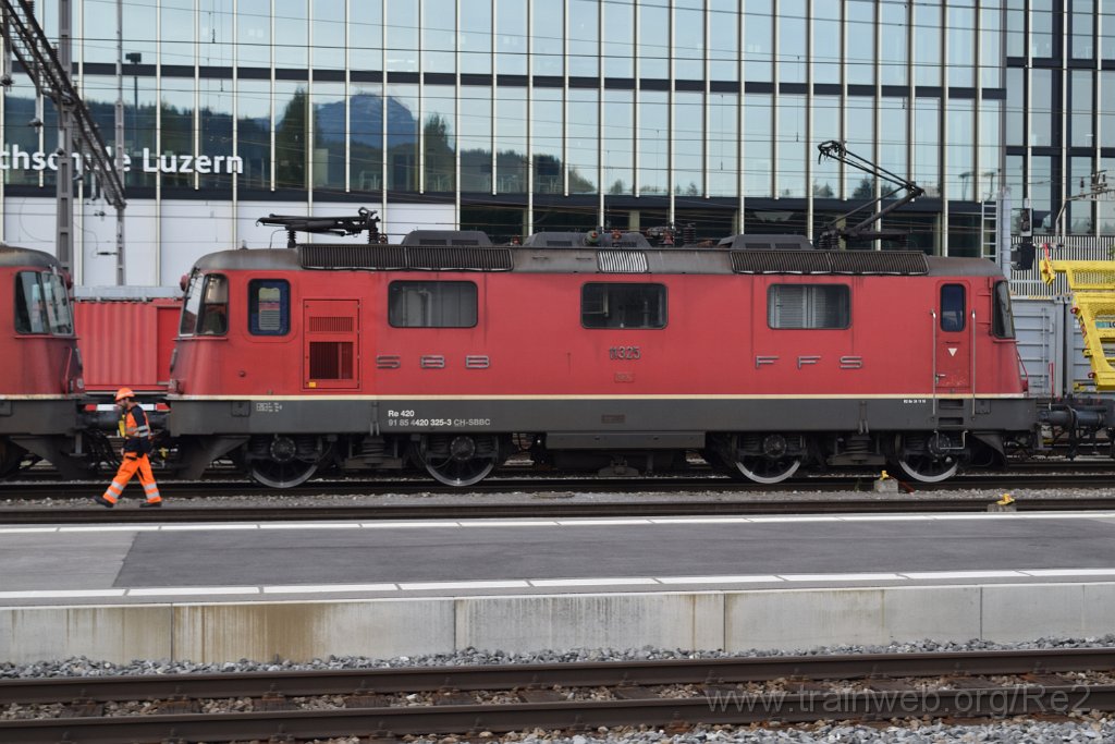 7178-0003-201020.jpg - SBBC Re 4/4'' 11325 (Re 420.325-3)  (Re 91 85 4 420 325-3 CH-SBBC) / Rotkreuz 20.10.2020