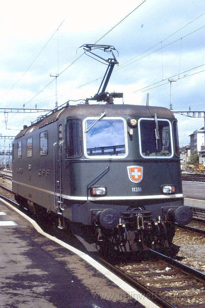 0340-0010-s.jpg - SBB-CFF Re 4/4'' 11318 / Zürich HB 1.5.1991