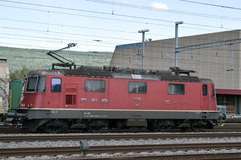 5539-0001-310519.jpg - SBBC Re 4/4'' 11318 (Re 420.318-8)  (Re 91 85 4 420 318-8 CH-SBBC) / Aarau (Torfeld) 31.5.2019