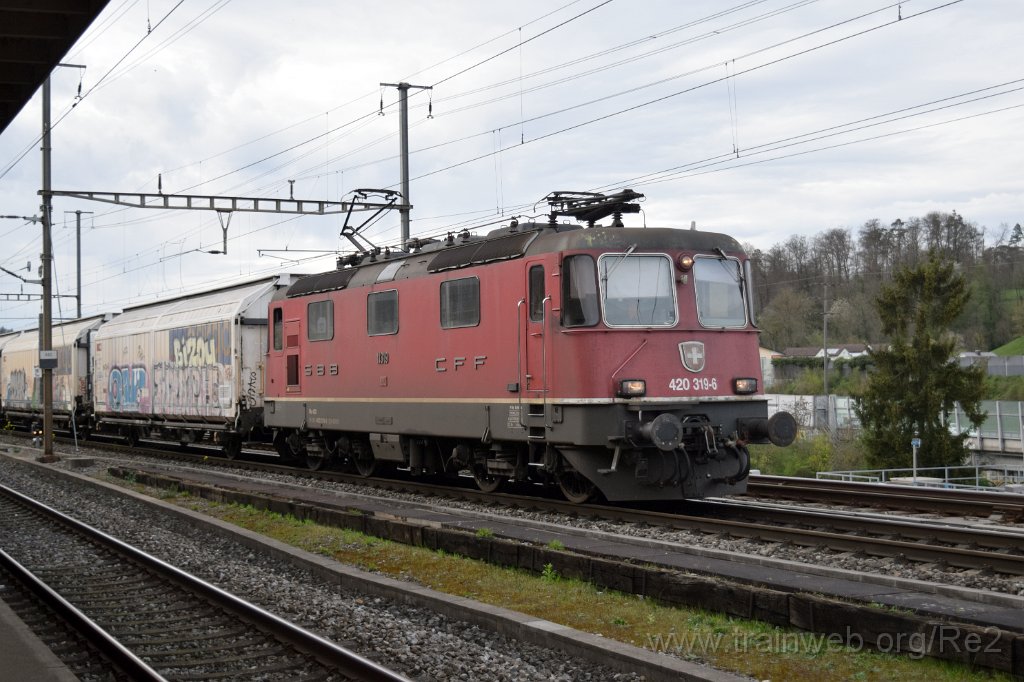 9023-0029-050424.jpg - SBBC Re 4/4'' 11319 (Re 420.319-6)  (Re 91 85 4 420 319-6 CH-SBBC) / Killwangen-Spreitenbach 5.4.2024