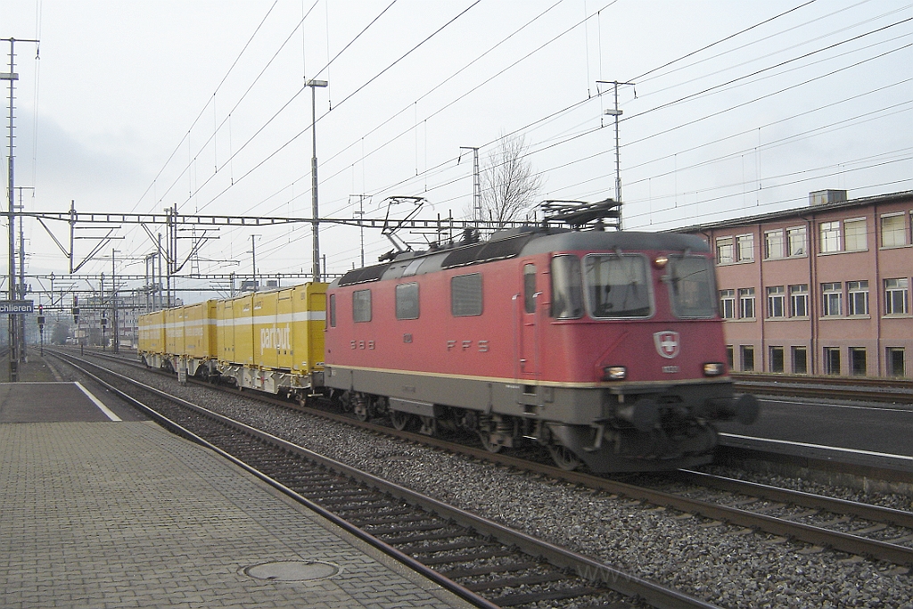 1004-0015-301204.jpg - Re 4/4" 11320 / Schlieren 30.12.2004