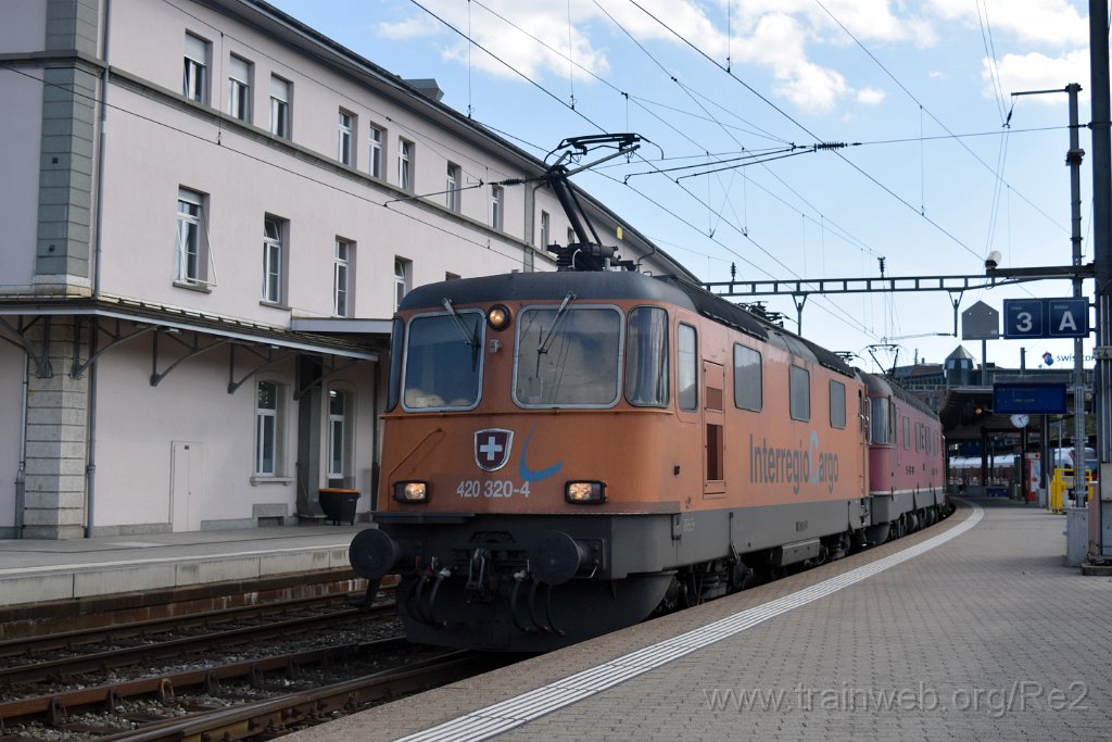 4079-0004-030816.jpg - SBBC Re 4/4'' 11320 (Re 420.320-4)  ''InterRegio Cargo'' (Re 91 85 4 420 320-4 CH-SBBC) + SBB-CFF Re 6/6 11664 ''Köniz'' / Olten 3.8.2016