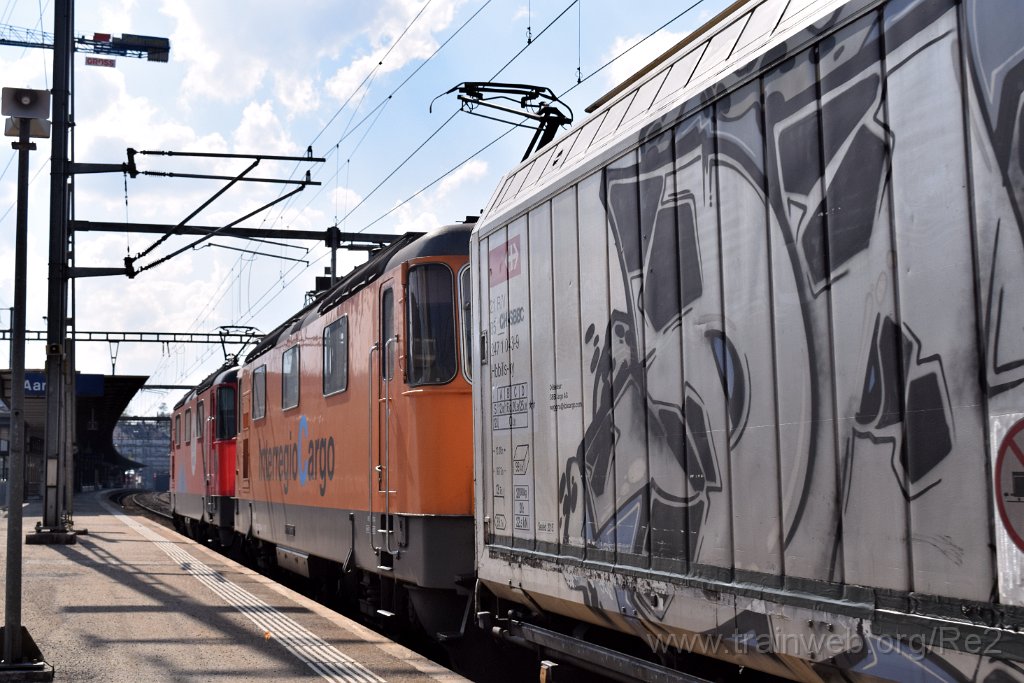 7359-0022-200421.jpg - SBBC Re 420.294-1 ''100 ans Cirque Knie'' (Re 91 85 4 420 294-1 CH-SBBC) + SBBC Re 420.320-4 ''InterRegio Cargo'' (Re 91 85 4 420 320-4 CH-SBBC) / Aarau 20.4.2021