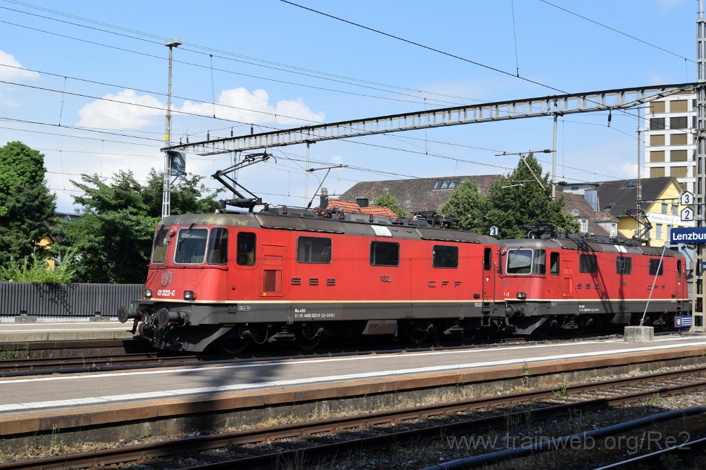 9874-0031-030725.jpg - SBBC Re 4/4'' 11322 (Re 420.322-0)  (Re 91 85 4 420 322-0 CH-SBBC) + SBBC Re 4/4'' 11331 (Re 420.331-1)  (Re 91 85 4 420 331-1 CH-SBBC) / Lenzburg 3.7.2025