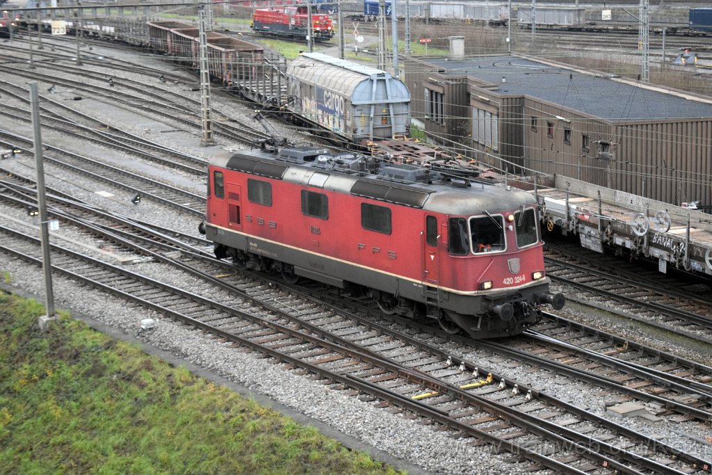 9509-0007-111224.jpg - SBBC Re 4/4'' 11324 (Re 420.324-6)  (Re 91 85 4 420 324-6 CH-SBBC) / RB Limmattal (Brücke Sandäckerstrasse) 11.12.2024