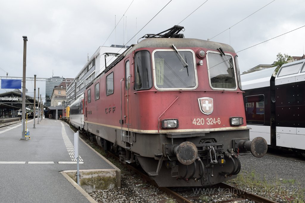 9911-0017-250725.jpg - SBBC Re 4/4'' 11324 (Re 420.324-6)  (Re 91 85 4 420 324-6 CH-SBBC) + SBBI Xas 250 (Re 420.324-6)  (Xas 99 85  93-61 250-5 CH-SBBI) + AAEC (CH) Sggrss 003 (99 85  9362 003-7 CH-AAEC) + SBBC Re 4/4'' 11273 (Re 420.273-5)  (Re 91 85 4 420 273-5 CH-SBBC) / St.Gallen HB 25.7.2025