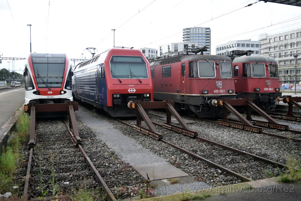 9251-0004-270724.jpg - SBB-CFF RABe 520.004 ''Mosen'' (RABe 94 85 0 520 004-8 CH-SBB) + SBB-CFF Re 450.087-2 ''Zell ZH'' (Re 91 85 4 450 087-2-2 CH-SBB) + SBBC Re 4/4'' 11325 (Re 420.325-3)  (Re 91 85 4 420 325-3 CH-SBBC) + SBBC Re 620.035-6 ''Muttenz'' (Re 91 85 4 620 035-6 CH-SBBC) / Bülach 27.7.2024