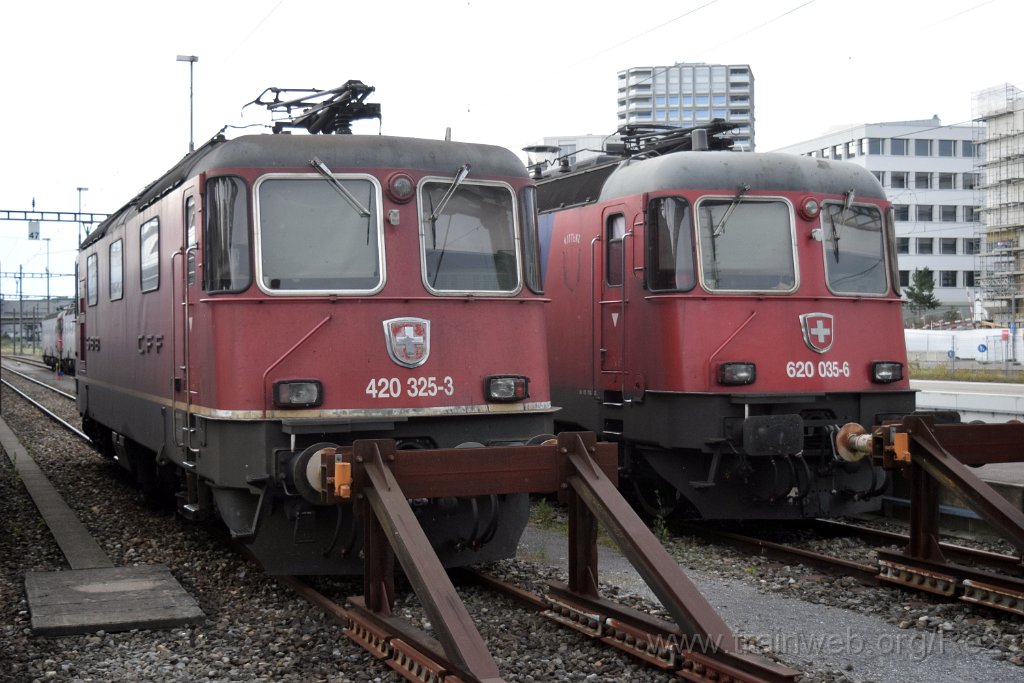9251-0005-270724.jpg - SBBC Re 4/4'' 11325 (Re 420.325-3)  (Re 91 85 4 420 325-3 CH-SBBC) + SBBC Re 620.035-6 ''Muttenz'' (Re 91 85 4 620 035-6 CH-SBBC) / Bülach 27.7.2024