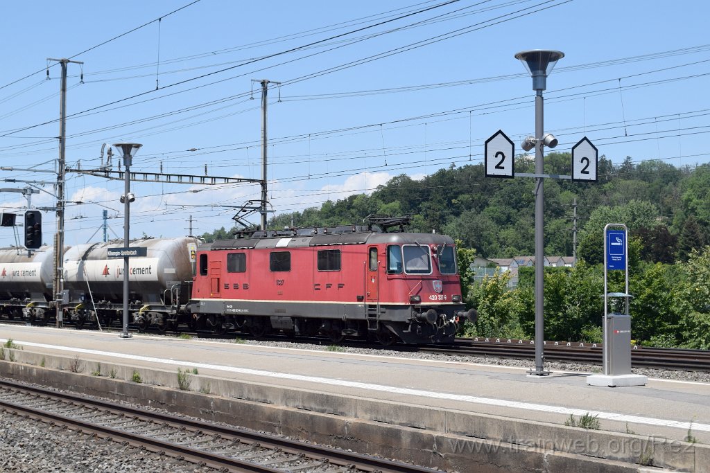 8089-0023-150722.jpg - SBBC Re 4/4'' 11327 (Re 420.327-9)  (Re 91 85 4 420 327-9 CH-SBBC) / Killwangen-Spreitenbach 15.7.2022