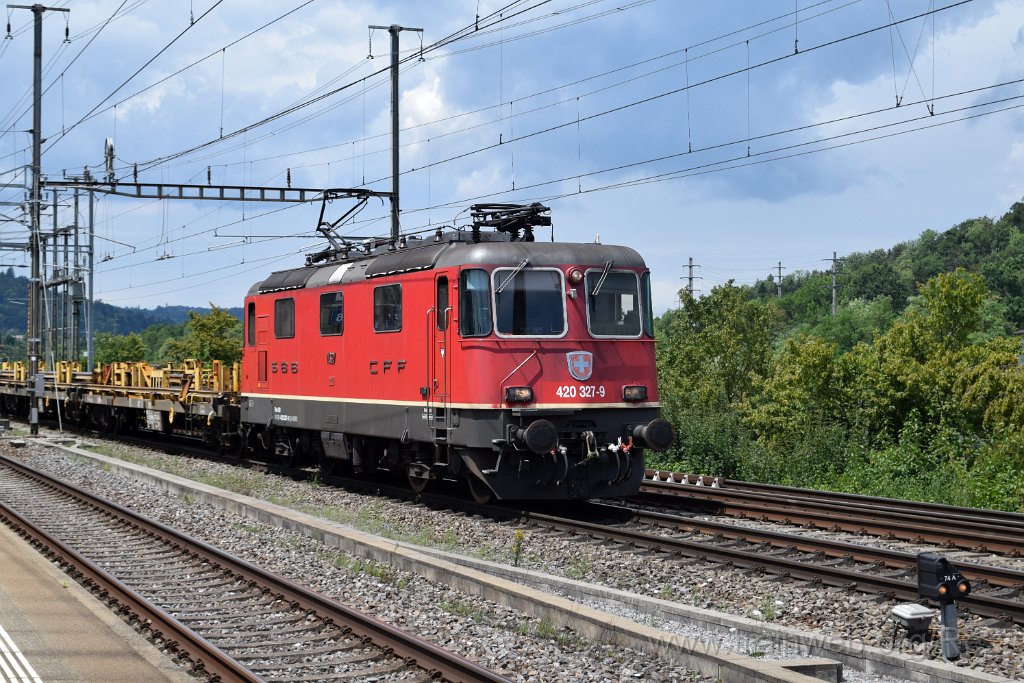 8697-0043-210723.jpg - SBBC Re 4/4'' 11327 (Re 420.327-9)  (Re 91 85 4 420 327-9 CH-SBBC) / Killwangen-Spreitenbach 21.7.2023