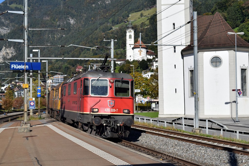 7793-0044-171021.jpg - SBBC Re 4/4'' 11328 / Re 420.328-7 (Re 91 85 4 420 328-7 CH-SBBC) / Flüelen 17.10.2021