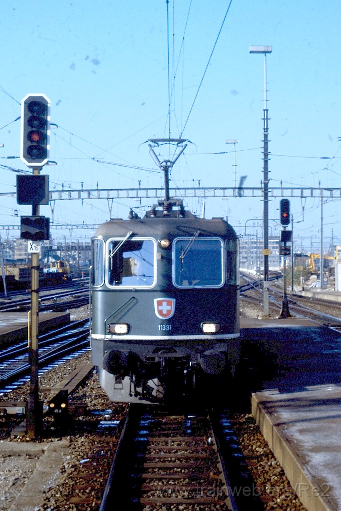 0265-0033.jpg - SBB-CFF Re 4/4'' 11331 / Zürich HB 26.11.1989