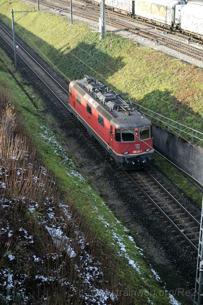 8329-0025-201222.jpg - SBBC Re 4/4'' 11331 (Re 420.331-1)  (Re 91 85 4 420 331-1 CH-SBBC) / RB Limmattal (Brücke Sandäckerstrasse) 20.12.2022