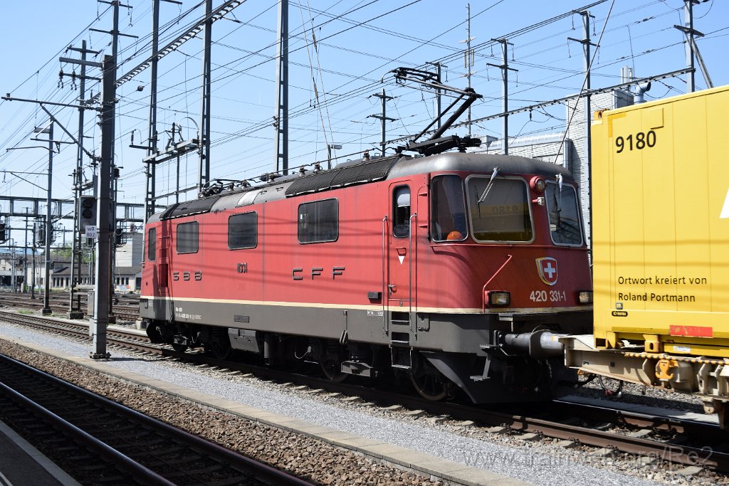 9700-0021-020525.jpg - SBBC Re 4/4'' 11331 (Re 420.331-1)  (Re 91 85 4 420 331-1 CH-SBBC) / Aarau (Torfeld) 2.5.2025
