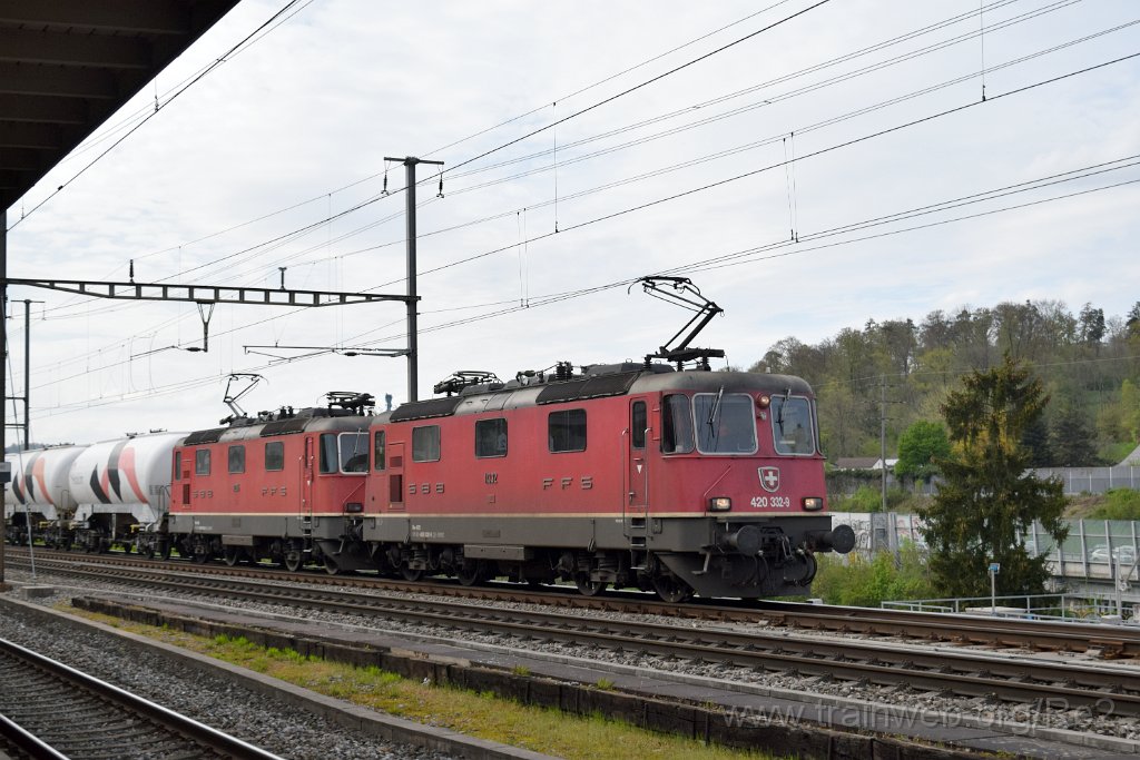 8490-0039-260423.jpg - SBBC Re 4/4'' 11332 (Re 420.332-9)  (Re 91 85 4 420 332-9 CH-SBBC) + SBBC Re 4/4'' 11295 (Re 420.295-8)  (Re 91 85 4 420 295-8 CH-SBBC) / Killwangen-Spreitenbach 26.4.2023