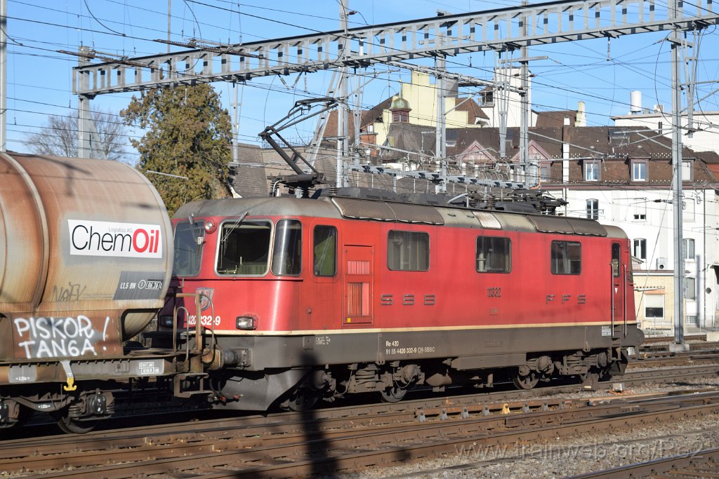 9513-0046-171224.jpg - SBBC Re 4/4'' 11332 (Re 420.332-9)  (Re 91 85 4 420 332-9 CH-SBBC) / Winterthur 17.12.2024