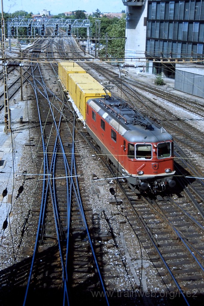 0890-0009.jpg - SBB-CFF Re 4/4'' 11333 / Bern HB 14.6.2001