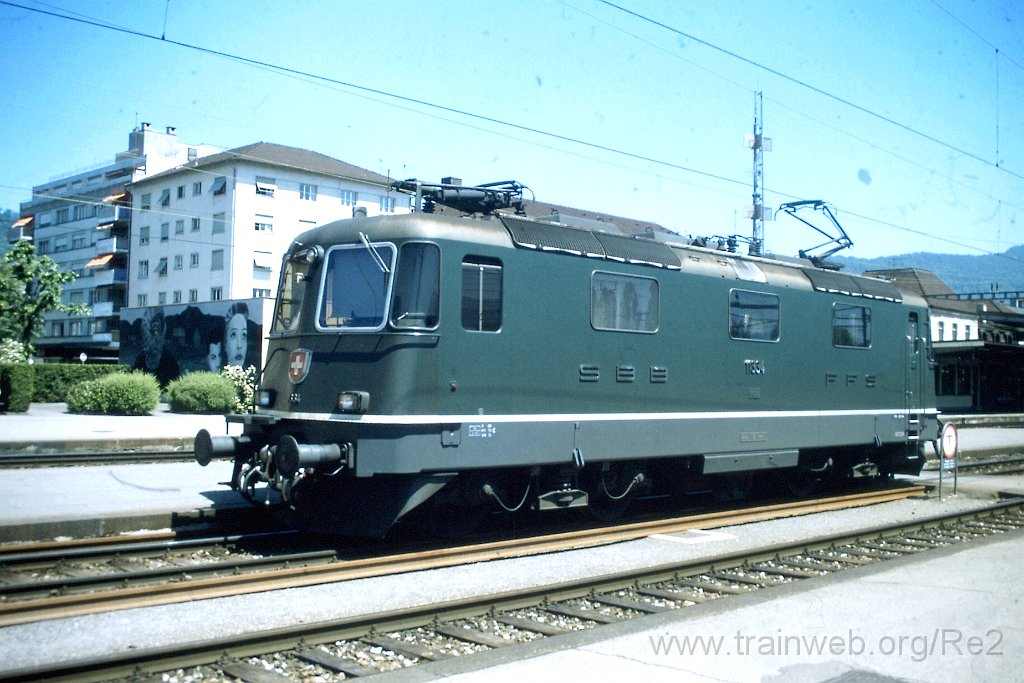 0668-0009.jpg - SBB-CFF Re 4/4'' 11334 / Delémont 27.5.1997