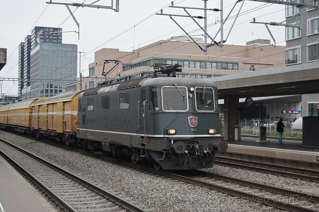 9443-0026-311024.jpg - SBBC Re 4/4'' 11335 (Re 420.335-2)  (Re 91 85 4 420 335-2 CH-SBBC) / Zürich-Altstetten 31.10.2024