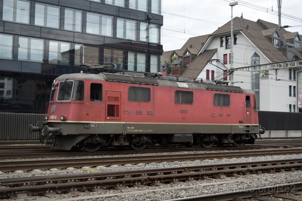 8198-0014-070922.jpg - SBBC Re 4/4'' 11336 (Re 420.336-0)  (Re 91 85 4 420 336-0 CH-SBBC) / Olten (Fachhochschule Nordwestschweiz) 7.9.2022