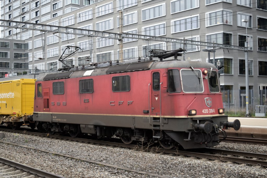 9442-0022-311024.jpg - SBBC Re 4/4'' 11336 (Re 420.336-0)  (Re 91 85 4 420 336-0 CH-SBBC) / Zürich-Altstetten 31.10.2024