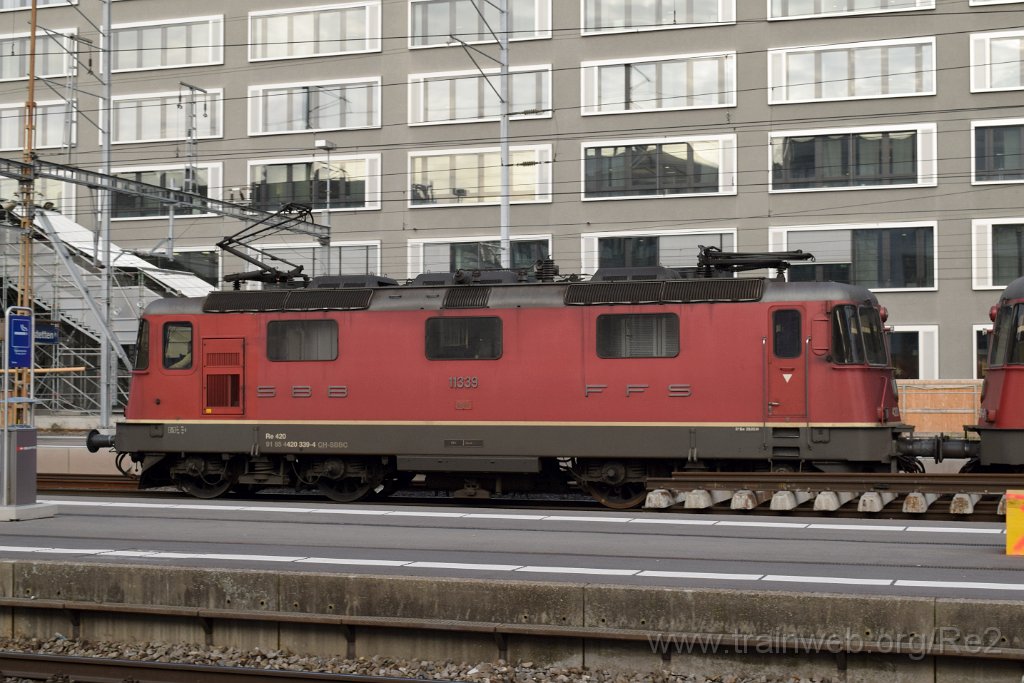 5809-0002-181219.jpg - SBBC Re 4/4'' 11339 (Re 420.339-4)  (Re 91 85 4 420 339-4 CH-SBBC) / Zürich-Altstetten 18.12.2019