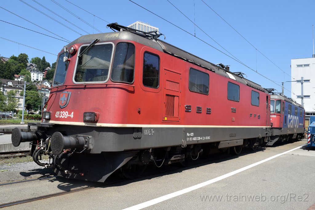 9936-0018-090825.jpg - SBBC Re 4/4'' 11339 (Re 420.339-4)  (Re 91 85 4 420 339-4 CH-SBBC) + SBBC Re 420.253-7 ''Letzte Lok mit RT12 bei SBB Cargo'' (Re 91 85 4 420 253-7 CH-SBBC) / St.Gallen HB 9.8.2025