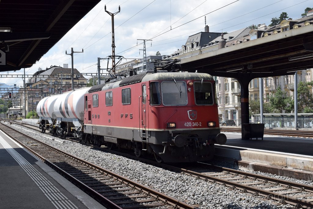 8075-0009-290622.jpg - SBBC Re 4/4'' 11340 (Re 420.340-2)  (Re 91 85 4 420 340-2 CH-SBBC) + Holcim Uacns 024 (33 85  932 6 024-7 CH-HOLCH) + Holcim Uacns 019 (33 85  932 6 019-7 CH-HOLCH) / Neuchâtel 29.6.2022