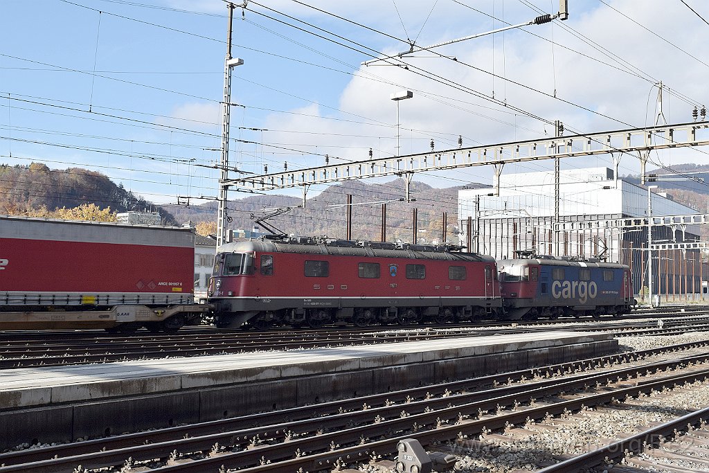 5197-0021-111118.jpg - SBBC Re 420.344-4 (Re 91 85 4 420 344-4 CH-SBBC) + SBBC Re 6/6 11671 (Re 620.071-1)  ''Othmarsingen'' (Re 91 85 4 620 071-1 CH-SBBC) / Olten 11.11.2018