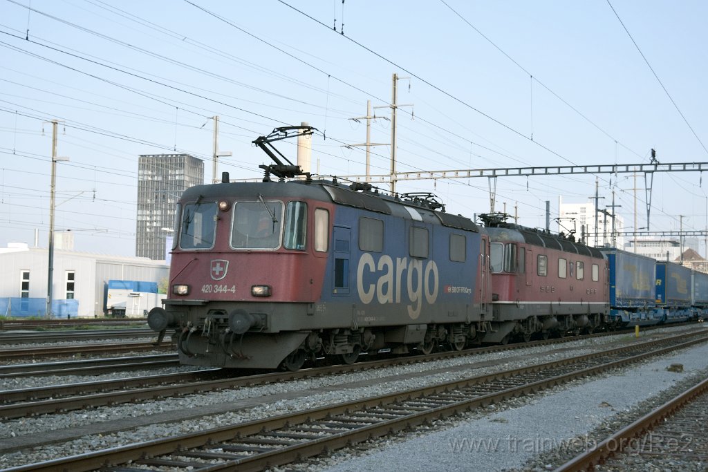 5211-0029-171118.jpg - SBBC Re 420.344-4 (Re 91 85 4 420 344-4 CH-SBBC) + SBBC Re 6/6 11671 (Re 620.071-1)  ''Othmarsingen'' (Re 91 85 4 620 071-1 CH-SBBC) / Pratteln 17.11.2018