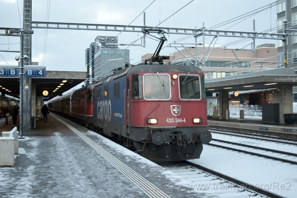 8928-0043-190124.jpg - SBBC Re 420.344-4 (Re 91 85 4 420 344-4 CH-SBBC) + SBBC Re 6/6 11631 (Re 620.031-5)  ''Dulliken'' (Re 91 85 4 620 031-5 CH-SBBC) / Zürich-Altstetten 19.1.2024