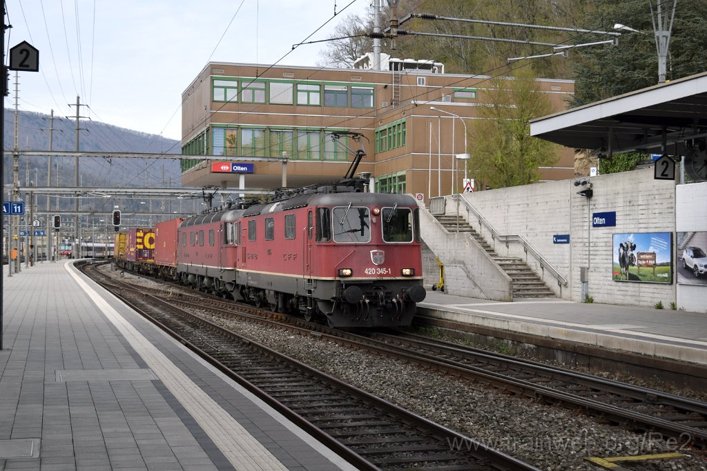 4925-0003-150418.jpg - SBBC Re 4/4'' 11345 (Re 420.345-1)  (Re 91 85 4 420 345-1 CH-SBBC) + SBBC Re 6/6 11666 (Re 620.066-1)  ''Stein am Rhein'' (Re 91 85 4 620 066-1 CH-SBBC) / Olten 15.4.2018