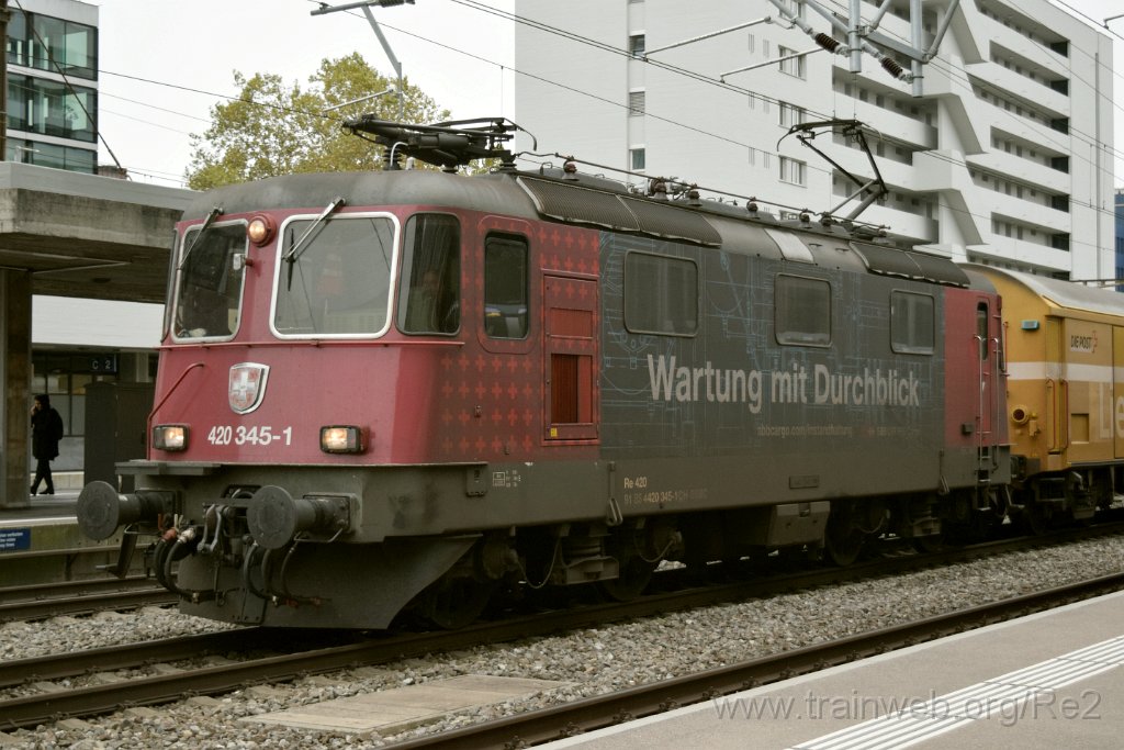 9434-0004-251024.jpg - SBBC Re 420.345-1 ''Wartung mit Durchblick'' (Re 91 85 4 420 345-1 CH-SBBC) / Zürich-Altstetten 25.10.2024