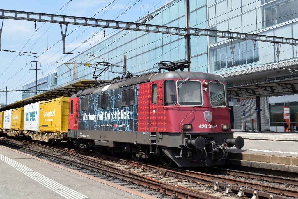 9867-0005-030725.jpg - SBBC Re 420.345-1 ''Wartung mit Durchblick'' (Re 91 85 4 420 345-1 CH-SBBC) / Aarau 3.7.2025