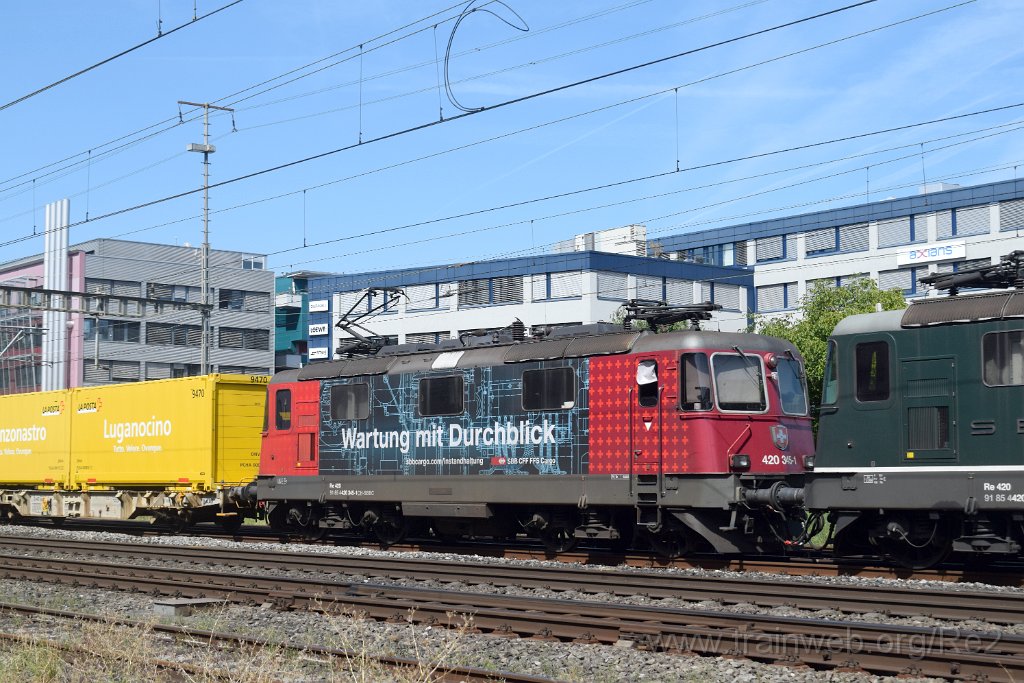 9977-0029-250825.jpg - SBBC Re 420.345-1 ''Wartung mit Durchblick'' (Re 91 85 4 420 345-1 CH-SBBC) / Schlieren (Grabenstrasse) 25.8.2025