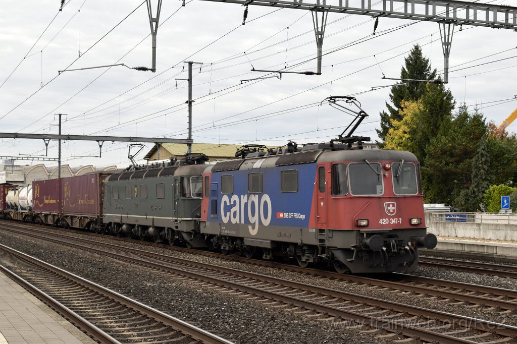 4679-0032-041017.jpg - SBBC Re 420.347-7 (Re 91 85 4 420 347-7 CH-SBBC) + SBBC Re 6/6 11663 (Re 620.063-8)  ''Eglisau'' (Re 91 85 4 620 063-8 CH-SBBC) / Rothrist 4.10.2017