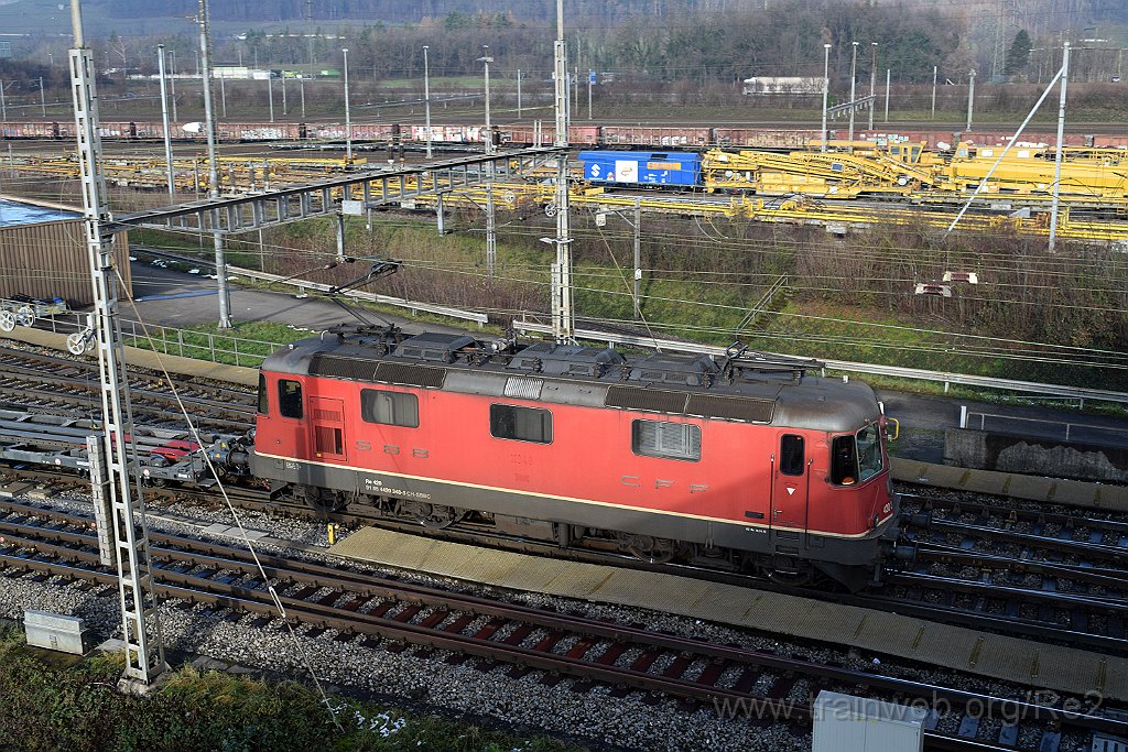 8324-0037-201222.jpg - SBBC Re 4/4'' 11348 (Re 420.348-5)  (Re 91 85 4 420 348-5 CH-SBBC) / RB Limmattal (Brücke Sandäckerstrasse) 20.12.2022