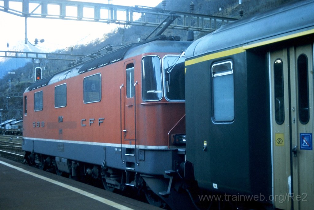 0796-0037.jpg - SBB-CFF Re 4/4''' 11350 / Biasca 9.3.2000