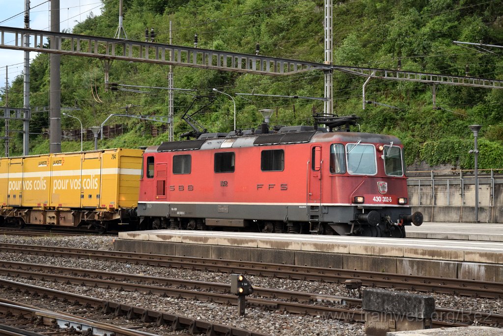 3931-0012-030616.jpg - SBBC Re 4/4''' 11352 (Re 430.352-5)  (Re 91 85 4 430 352-5 CH-SBBC) / Olten 3.6.2016